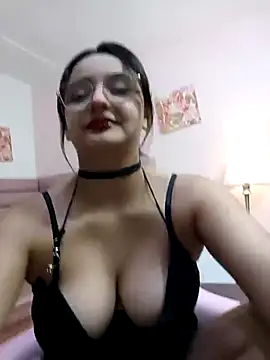 Snapshot of kae_styles chatting on October 10, 8:19 pm kae styles online show from October 10, 8:19 pm