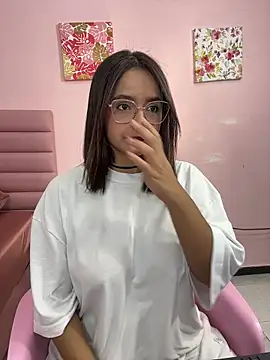 Snapshot of kae_styles chatting on December 5, 8:05 pm kae styles online show from December 5, 8:05 pm