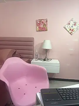 Snapshot of kae_styles chatting on December 13, 7:53 pm kae styles online show from December 13, 7:53 pm