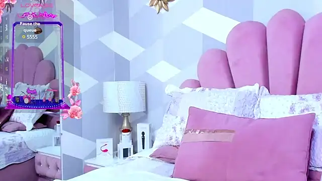 Snapshot of KylieMonnett chatting on January 16, 5:21 am KylieMonnett online show from January 16, 5:21 am