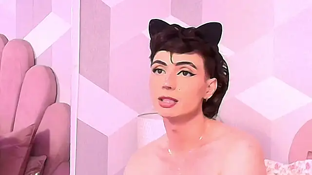 Snapshot of KylieMonnett chatting on November 7, 7:58 pm KylieMonnett online show from November 7, 7:58 pm