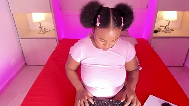 EmilyyStuart online show from March 31, 3:52 am