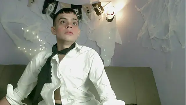 zacariasss  online show from October 26, 3:45 am