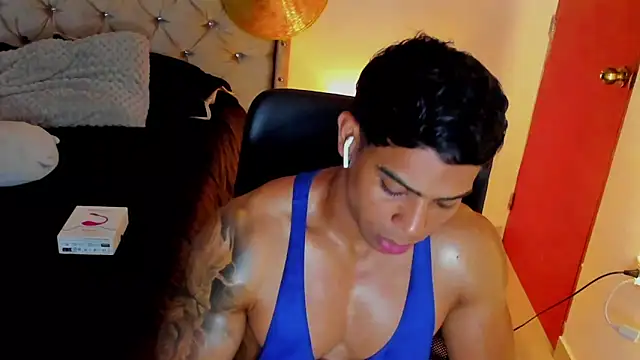 Snapshot of Andrew_wolf7 chatting on November 27, 8:05 am Andrew wolf7 online show from November 27, 8:05 am