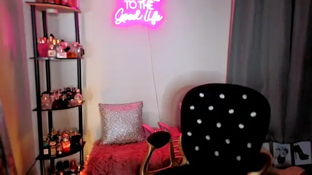 Snapshot of longislandprincess chatting on July 7, 9:46 am longislandprincess online show from July 7, 9:46 am