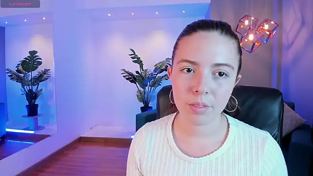 Snapshot of Lyssa_Muller chatting on February 11, 12:58 pm Lyssa Muller online show from February 11, 12:58 pm