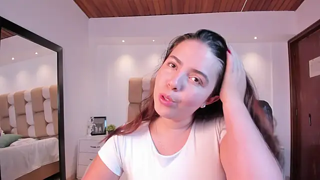 Snapshot of Lyssa_Muller chatting on October 8, 12:25 pm Lyssa Muller online show from October 8, 12:25 pm