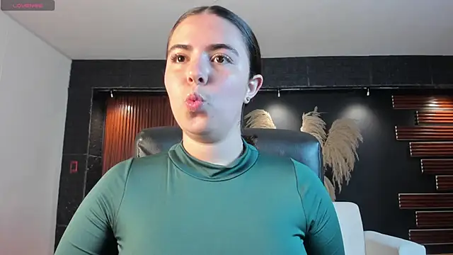 Snapshot of Lyssa_Muller chatting on December 2, 3:07 pm Lyssa Muller online show from December 2, 3:07 pm