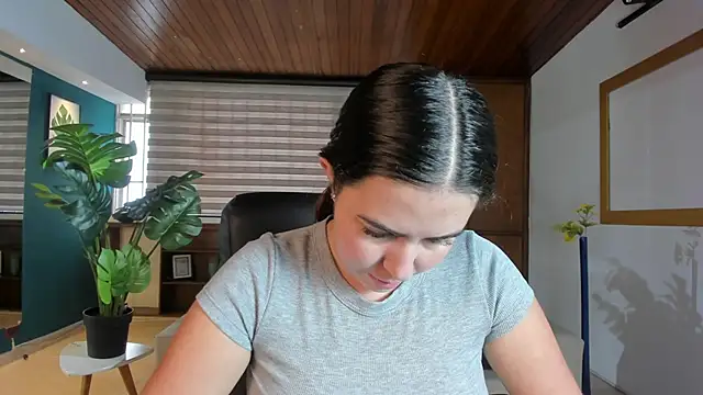 Snapshot of Lyssa_Muller chatting on December 4, 1:53 pm Lyssa Muller online show from December 4, 1:53 pm