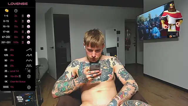 Snapshot of white_King9999 chatting on December 19, 6:01 pm white King9999 online show from December 19, 6:01 pm