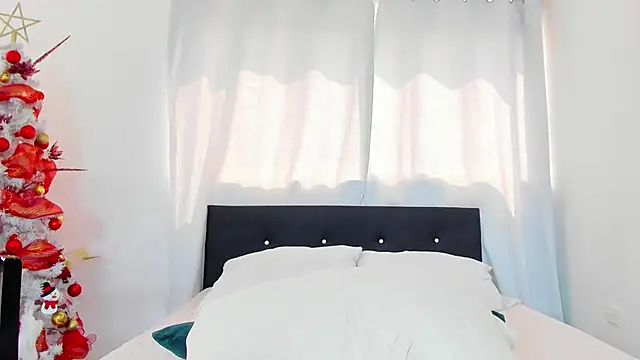 Snapshot of DailaSmith chatting on December 17, 6:09 pm DailaSmith online show from December 17, 6:09 pm