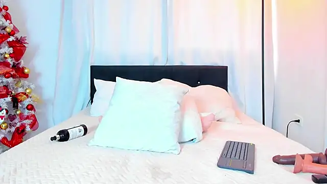 Snapshot of DailaSmith chatting on January 2, 7:18 pm DailaSmith online show from January 2, 7:18 pm