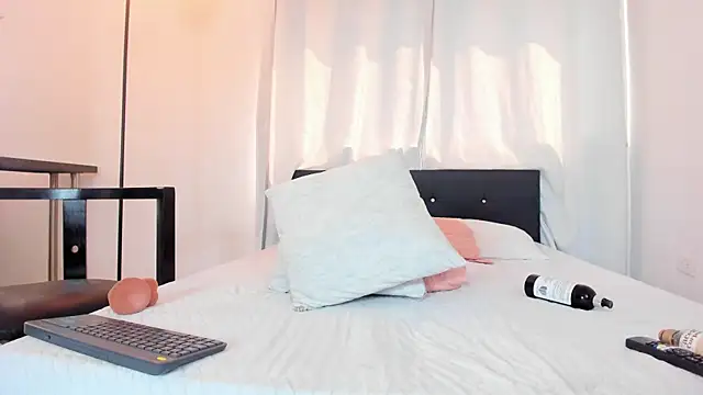 Snapshot of DailaSmith chatting on January 10, 7:32 pm DailaSmith online show from January 10, 7:32 pm