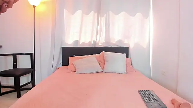 Snapshot of DailaSmith chatting on January 11, 4:03 pm DailaSmith online show from January 11, 4:03 pm