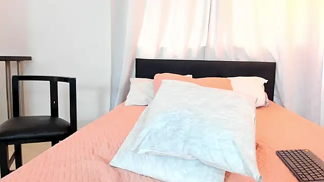 Snapshot of DailaSmith chatting on February 25, 6:42 pm DailaSmith online show from February 25, 6:42 pm