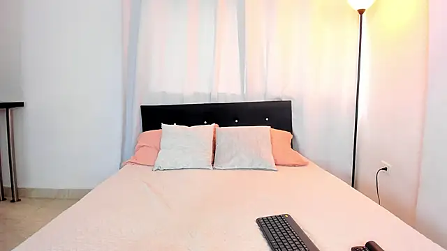 Snapshot of DailaSmith chatting on February 27, 3:15 pm DailaSmith online show from February 27, 3:15 pm