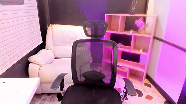 EmySilver online show from December 6, 2:17 pm