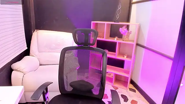 EmySilver online show from December 6, 5:22 pm