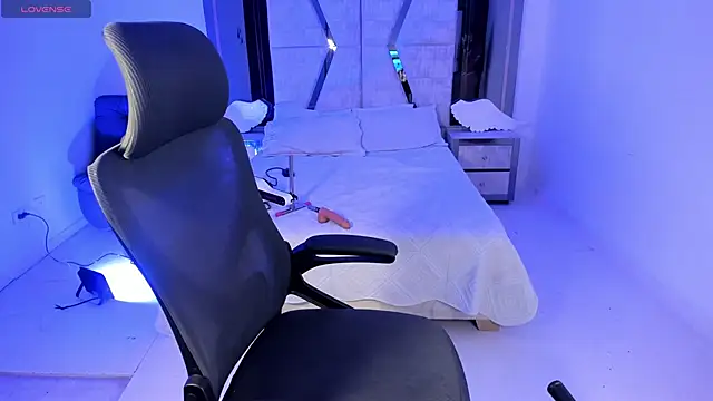 EmySilver online show from February 9, 9:28 pm