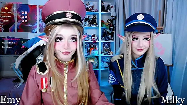 Snapshot of _Sparkland_ chatting on November 14, 8:51 pm Sparkland online show from November 14, 8:51 pm