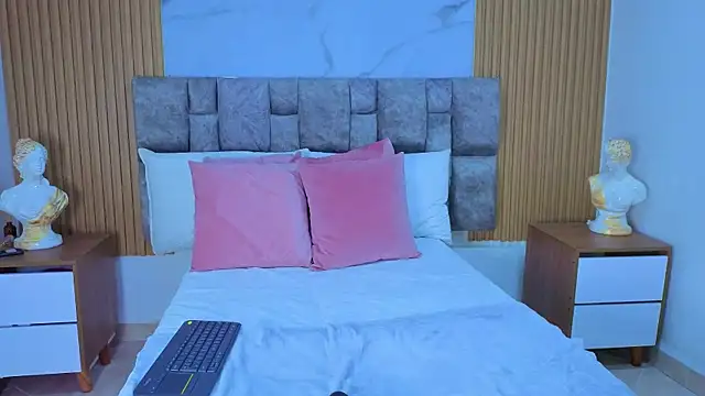 Snapshot of Khalifa_fletcher chatting on November 10, 8:41 pm Khalifa fletcher online show from November 10, 8:41 pm