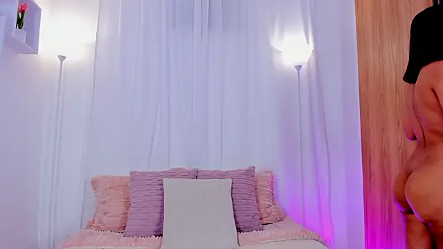 Snapshot of AishaPeyton chatting on June 14, 6:37 am AishaPeyton online show from June 14, 6:37 am