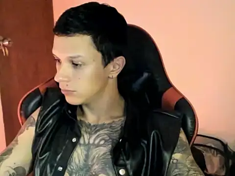 Snapshot of goodboy69l chatting on March 3, 11:21 pm goodboy69l online show from March 3, 11:21 pm