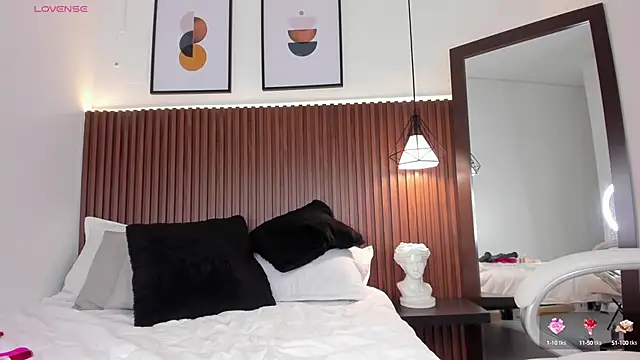 emma white 01 online show from December 6, 5:31 am