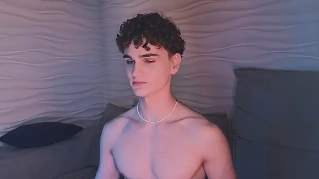 Snapshot of adam_21cm__ chatting on December 14, 4:09 pm adam 21cm online show from December 14, 4:09 pm