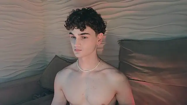 Snapshot of adam_21cm__ chatting on December 15, 4:15 pm adam 21cm online show from December 15, 4:15 pm