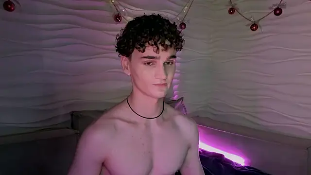 Snapshot of adam_21cm__ chatting on December 27, 8:18 pm adam 21cm online show from December 27, 8:18 pm