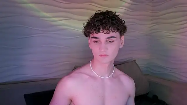 Snapshot of adam_21cm__ chatting on February 7, 4:35 pm adam 21cm online show from February 7, 4:35 pm