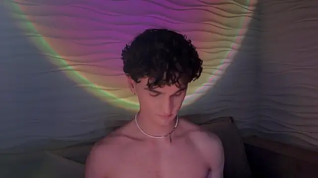 Snapshot of adam_21cm__ chatting on February 23, 10:42 pm adam 21cm online show from February 23, 10:42 pm