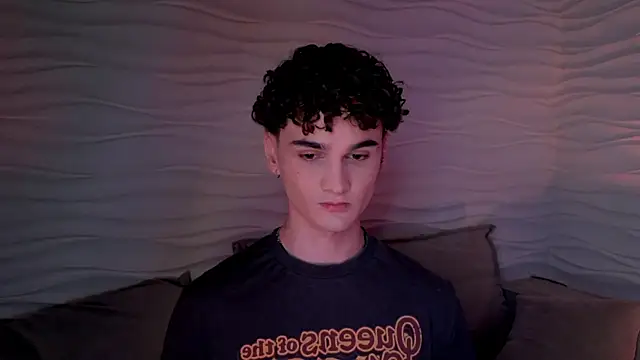 Snapshot of adam_21cm__ chatting on March 12, 4:35 pm adam 21cm online show from March 12, 4:35 pm