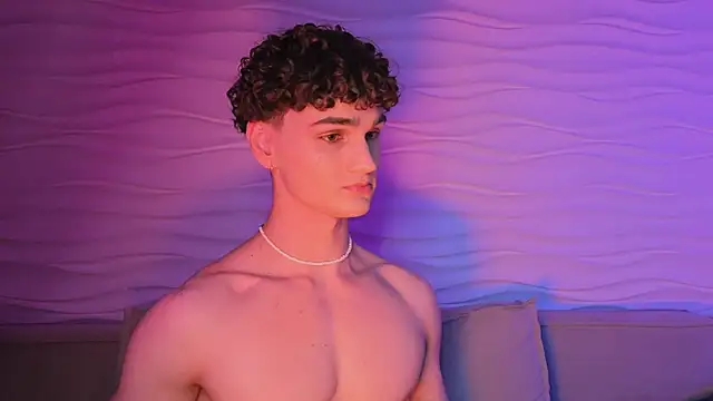 Snapshot of adam_21cm__ chatting on October 7, 6:27 pm adam 21cm online show from October 7, 6:27 pm