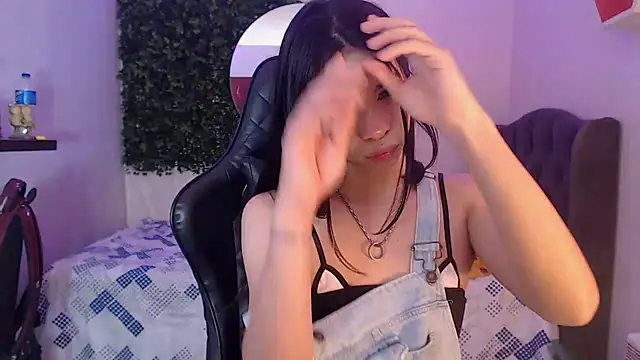 Snapshot of andy_bell_x chatting on February 8, 5:18 am andy bell x online show from February 8, 5:18 am