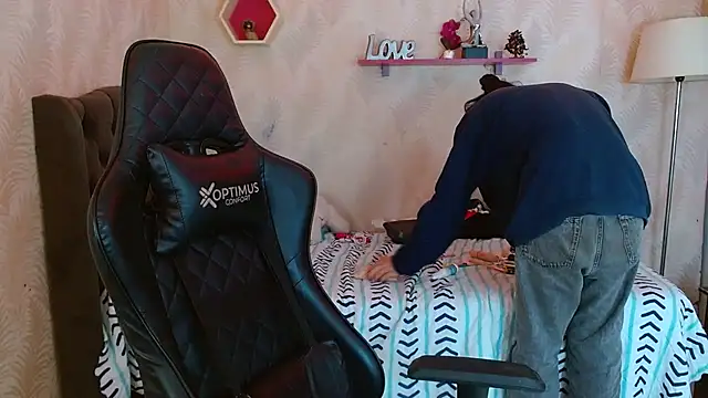 Snapshot of andy_bell_x chatting on September 13, 5:40 am andy bell x online show from September 13, 5:40 am