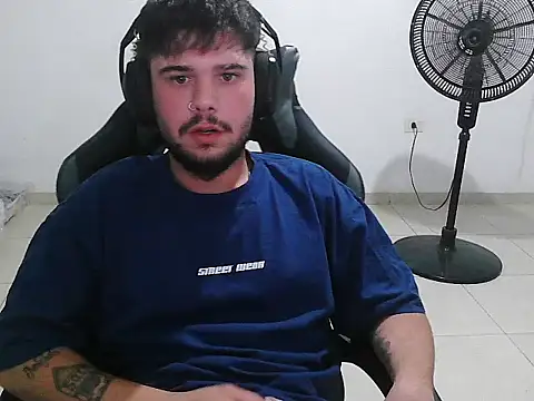 Snapshot of tubabymaldito0 chatting on November 25, 1:38 am tubabymaldito0 online show from November 25, 1:38 am