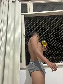 Snapshot of noahmarins chatting on December 30, 3:36 am noahmarins online show from December 30, 3:36 am