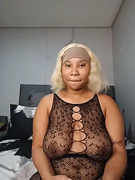 Snapshot of DrippinCaramelCutie chatting on June 1, 9:16 pm DrippinCaramelCutie online show from June 1, 9:16 pm