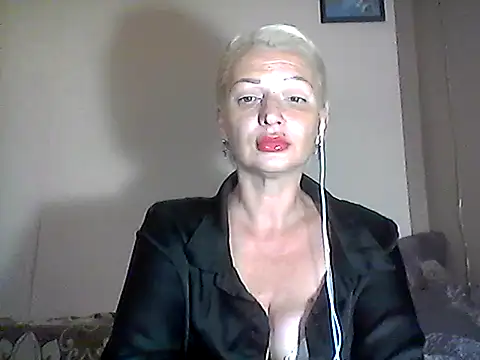 Snapshot of MaryJane441 chatting on September 11, 5:57 pm MaryJane441 online show from September 11, 5:57 pm