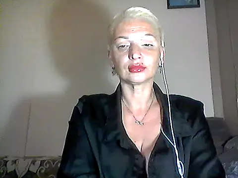 Snapshot of MaryJane441 chatting on September 14, 6:18 pm MaryJane441 online show from September 14, 6:18 pm