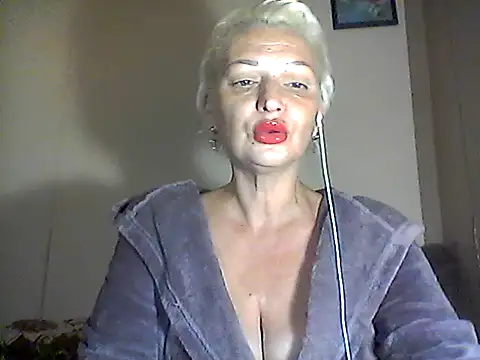 Snapshot of MaryJane441 chatting on September 30, 7:19 pm MaryJane441 online show from September 30, 7:19 pm