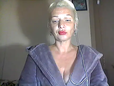 Snapshot of MaryJane441 chatting on October 2, 7:21 pm MaryJane441 online show from October 2, 7:21 pm