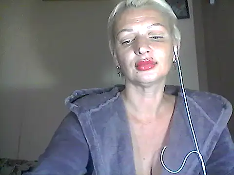 Snapshot of MaryJane441 chatting on October 5, 7:34 pm MaryJane441 online show from October 5, 7:34 pm