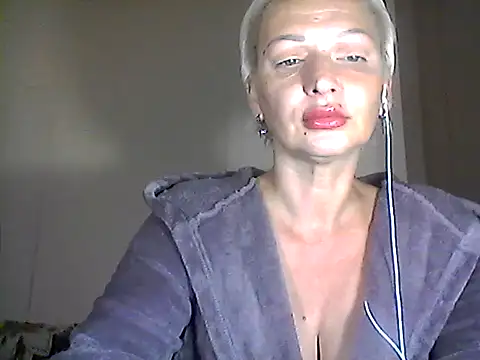 Snapshot of MaryJane441 chatting on October 6, 7:22 pm MaryJane441 online show from October 6, 7:22 pm