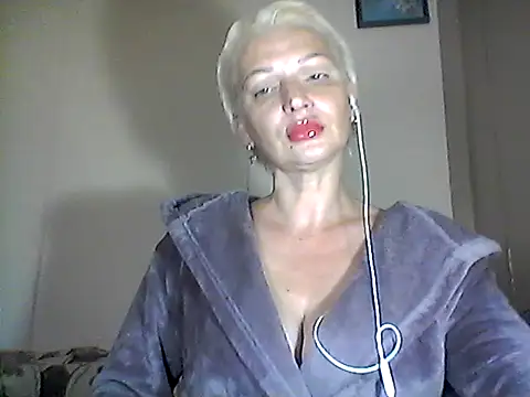 Snapshot of MaryJane441 chatting on October 9, 7:34 pm MaryJane441 online show from October 9, 7:34 pm