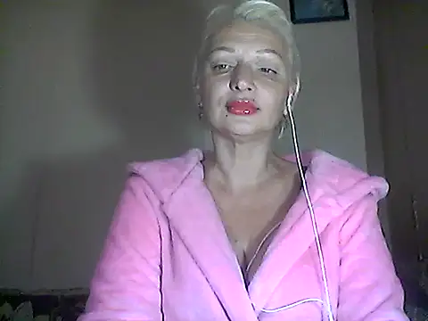 Snapshot of MaryJane441 chatting on October 14, 6:31 pm MaryJane441 online show from October 14, 6:31 pm