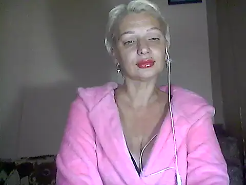 Snapshot of MaryJane441 chatting on October 16, 6:20 pm MaryJane441 online show from October 16, 6:20 pm