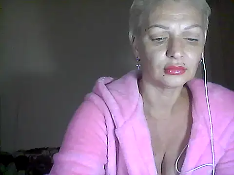 Snapshot of MaryJane441 chatting on October 18, 7:47 pm MaryJane441 online show from October 18, 7:47 pm